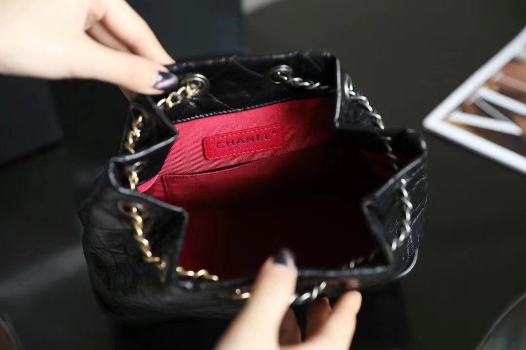 Sac à dos en cuir de veau vieilli et noir métallisé doré