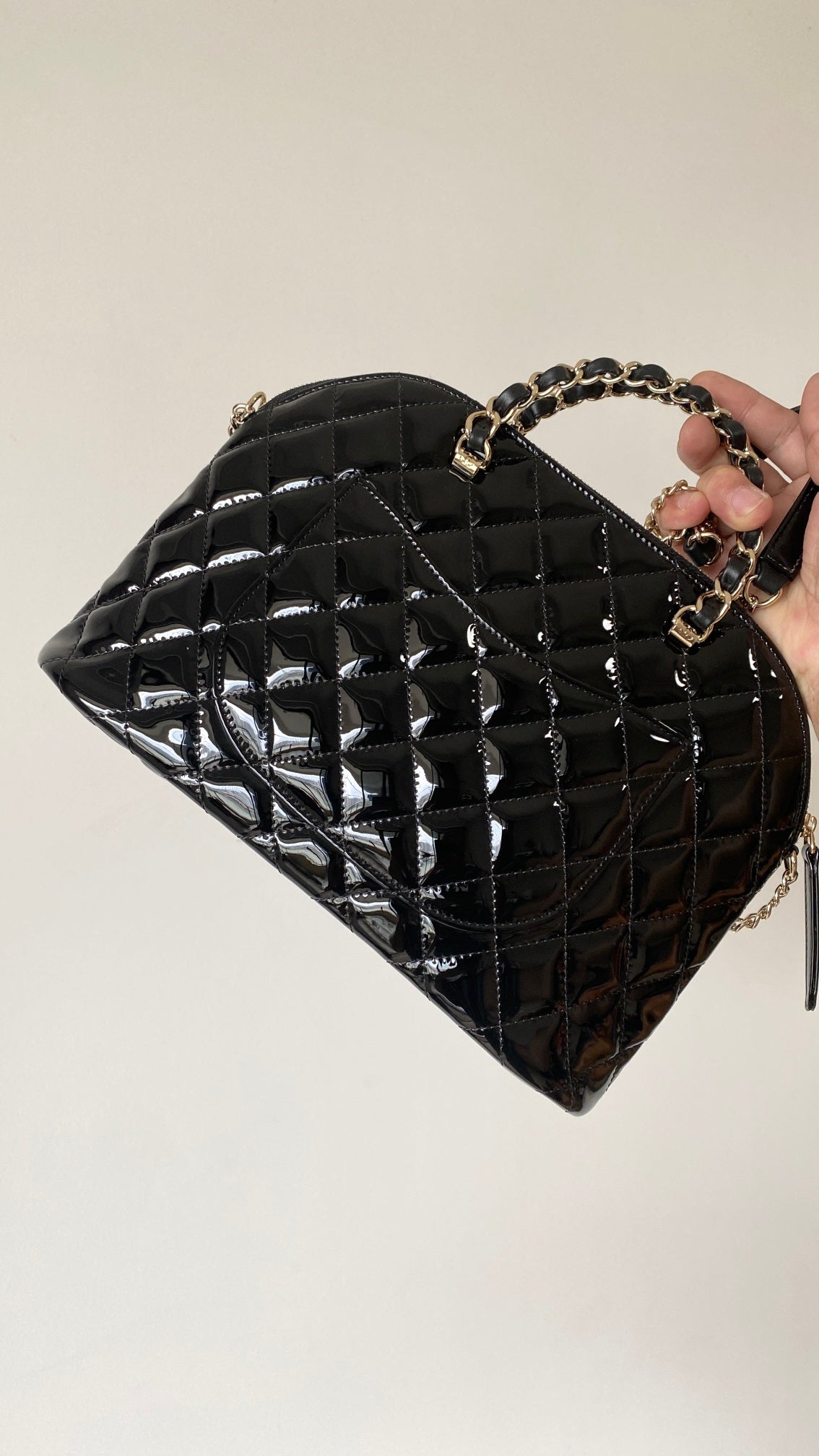 Kleine Handtasche aus Kalbslackleder