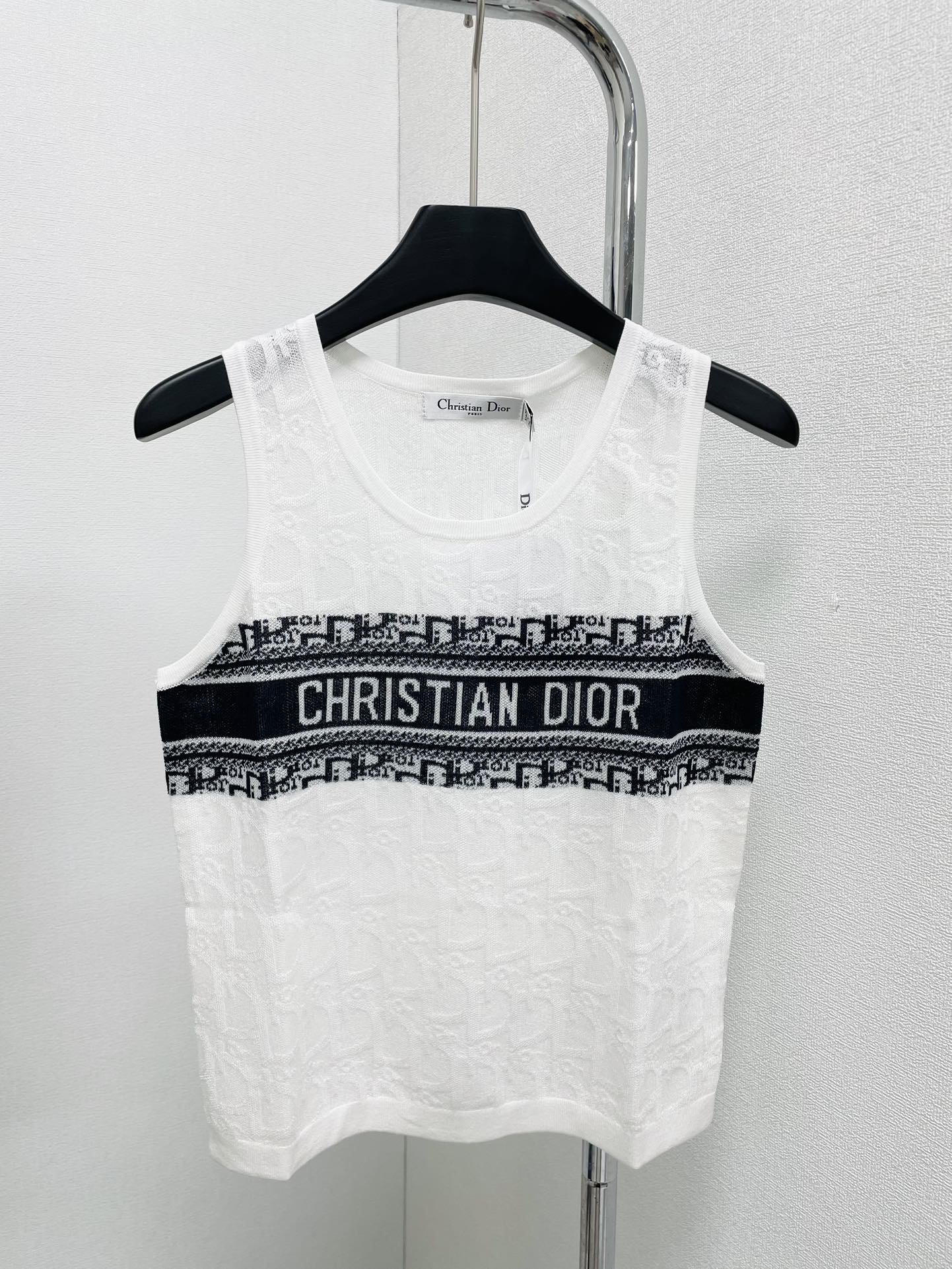 Gilet avec logo foncé sur la poitrine