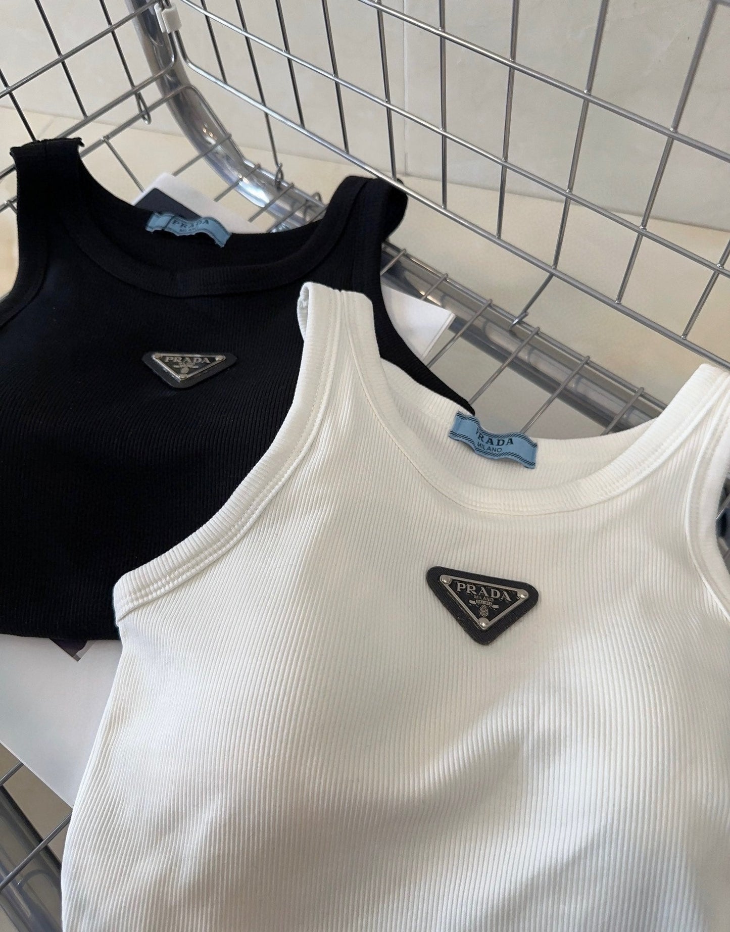 Einfarbige Strickweste