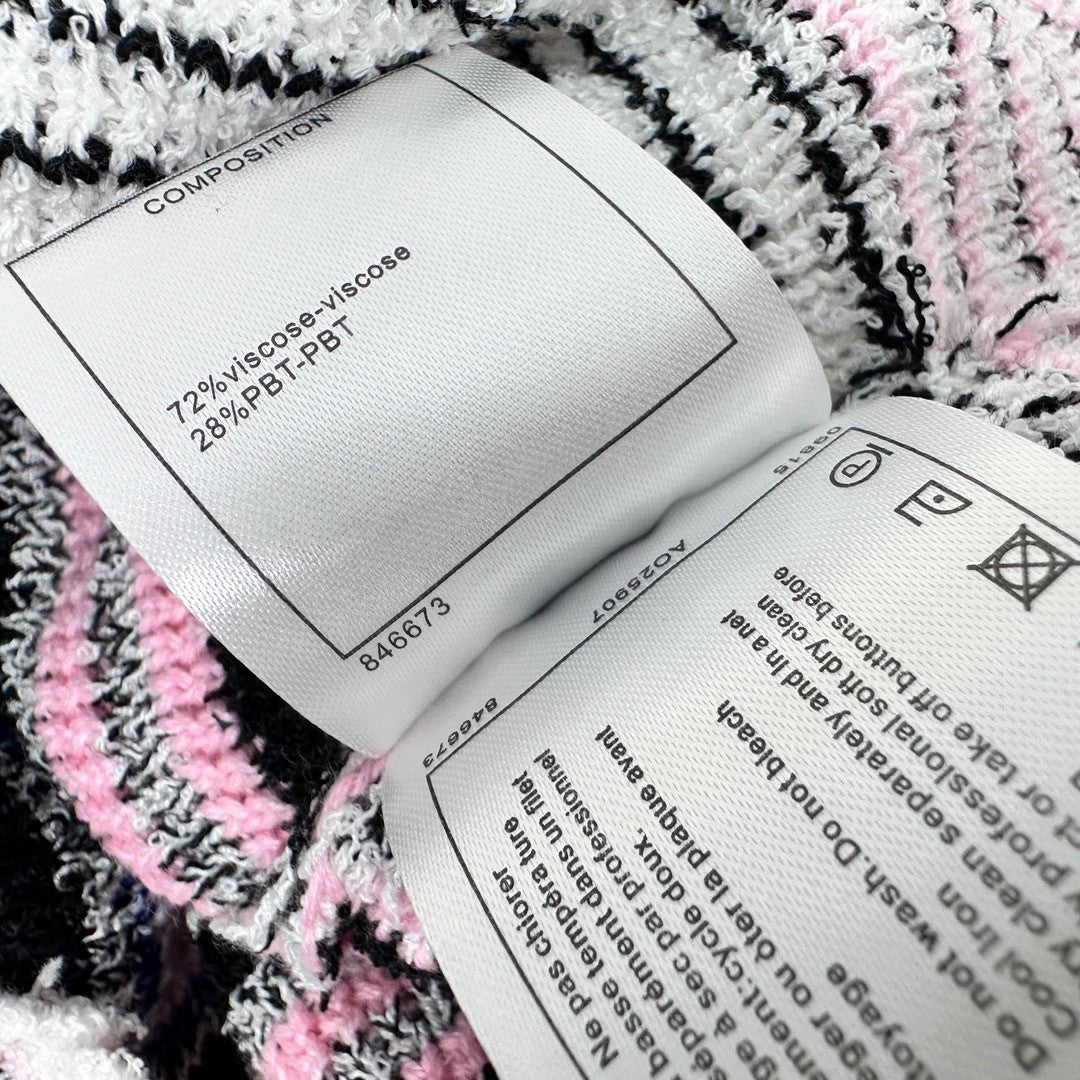 Gestreifte Strickweste in verschiedenen Farben