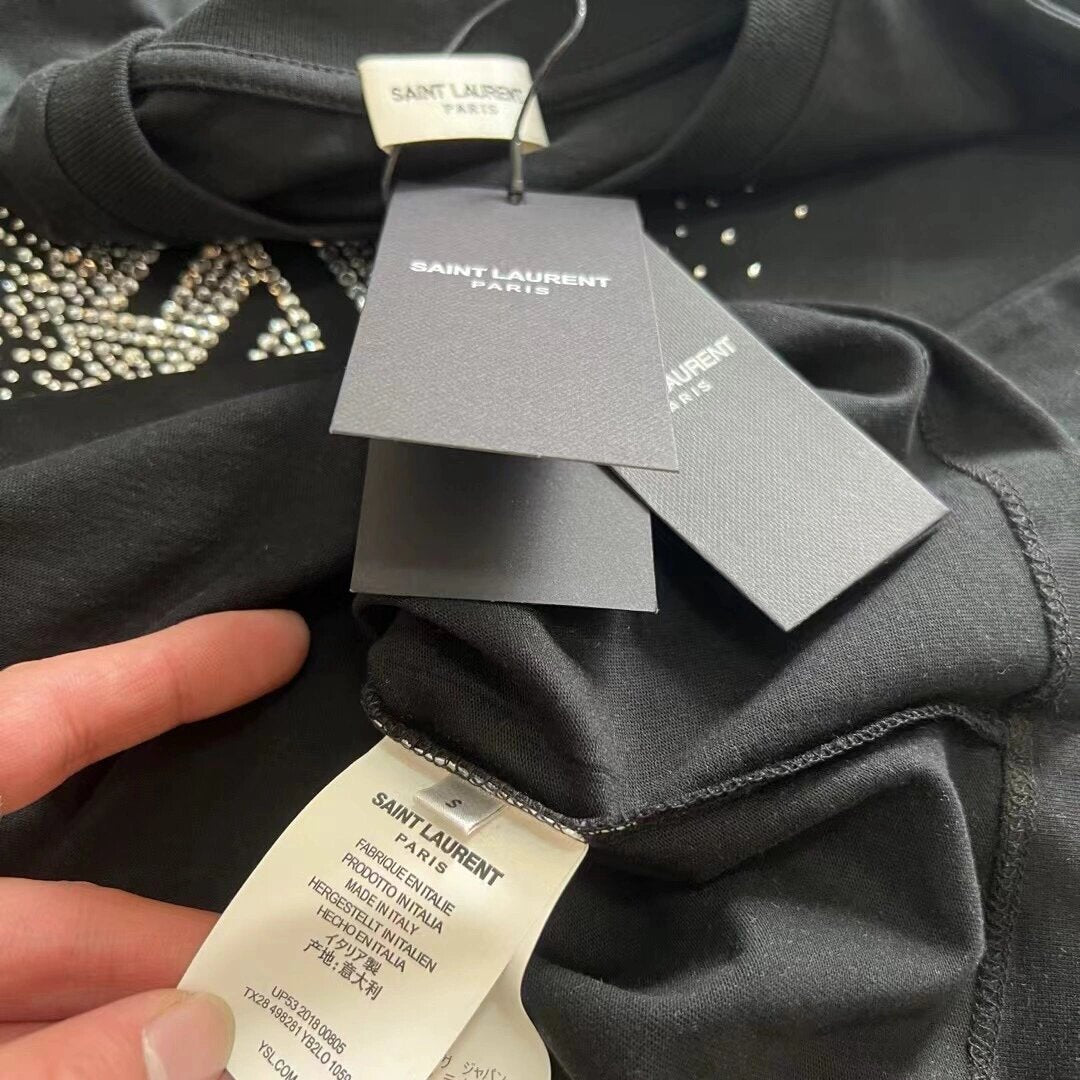 T-shirt autrichien à manches courtes avec diamants chauds