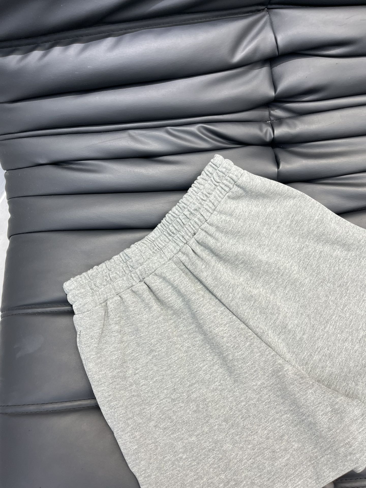 Trainingsanzug mit Tasche