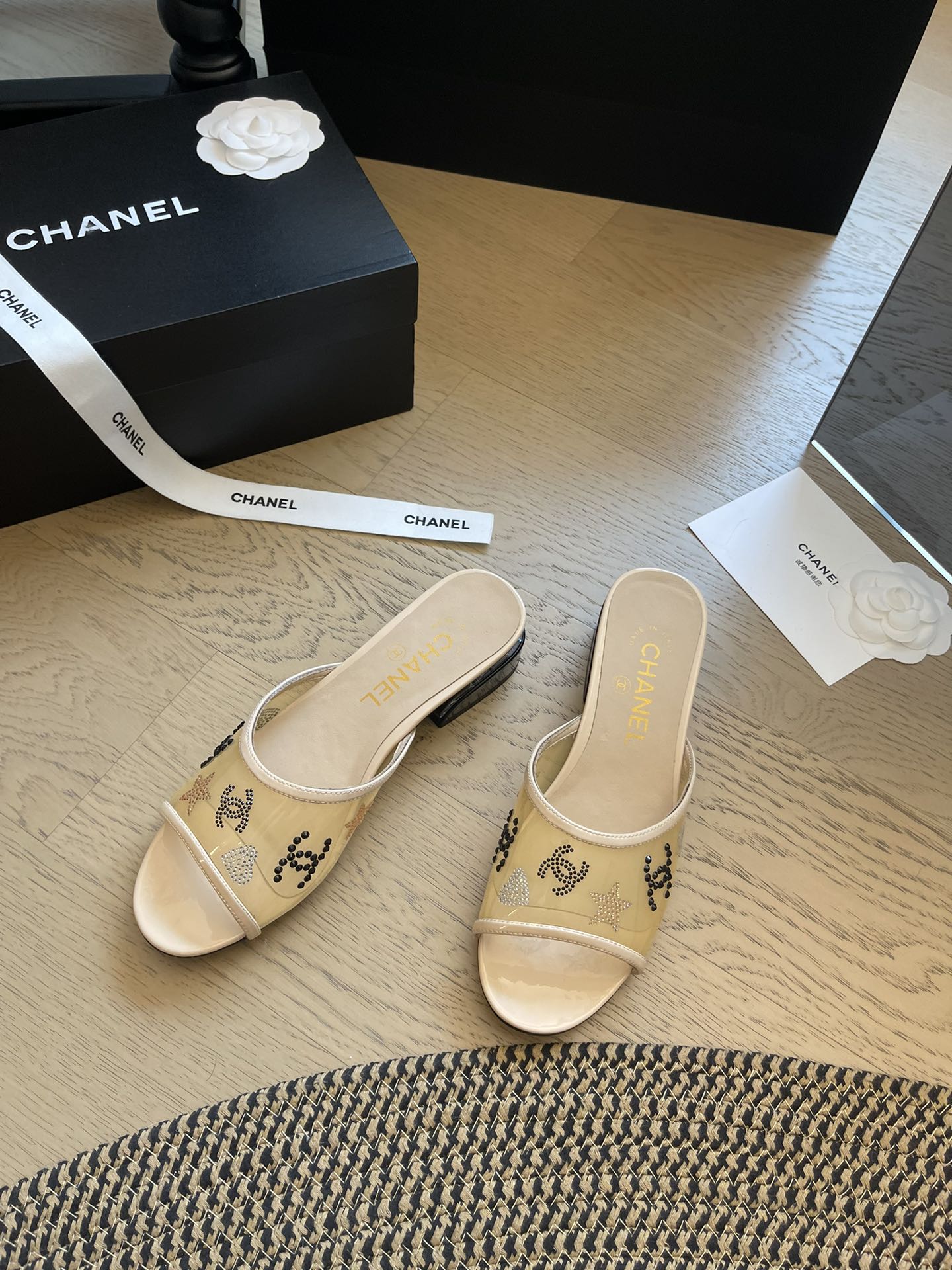 24P nouvelles pantoufles à talons épais en forme de bouche de poisson