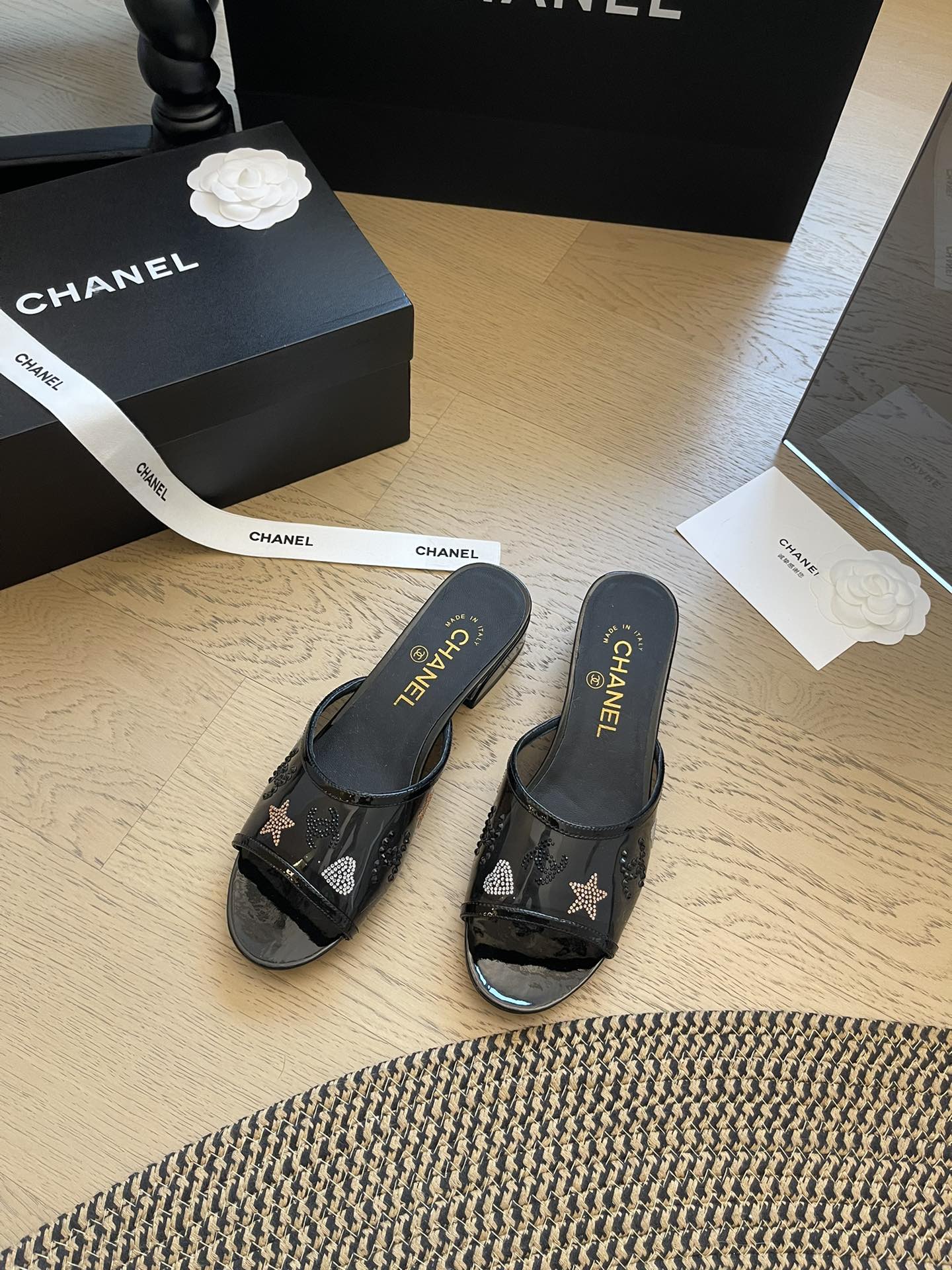 24P nouvelles pantoufles à talons épais en forme de bouche de poisson