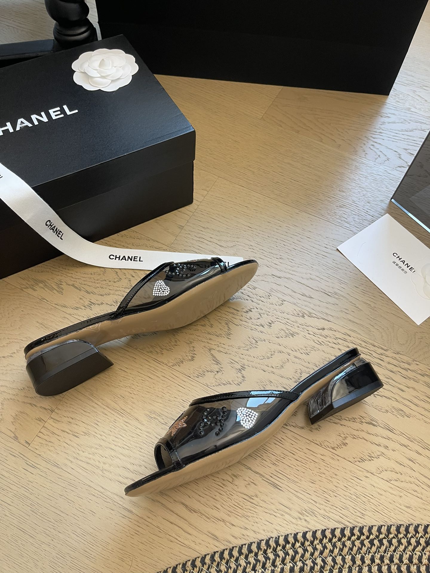 24P nouvelles pantoufles à talons épais en forme de bouche de poisson