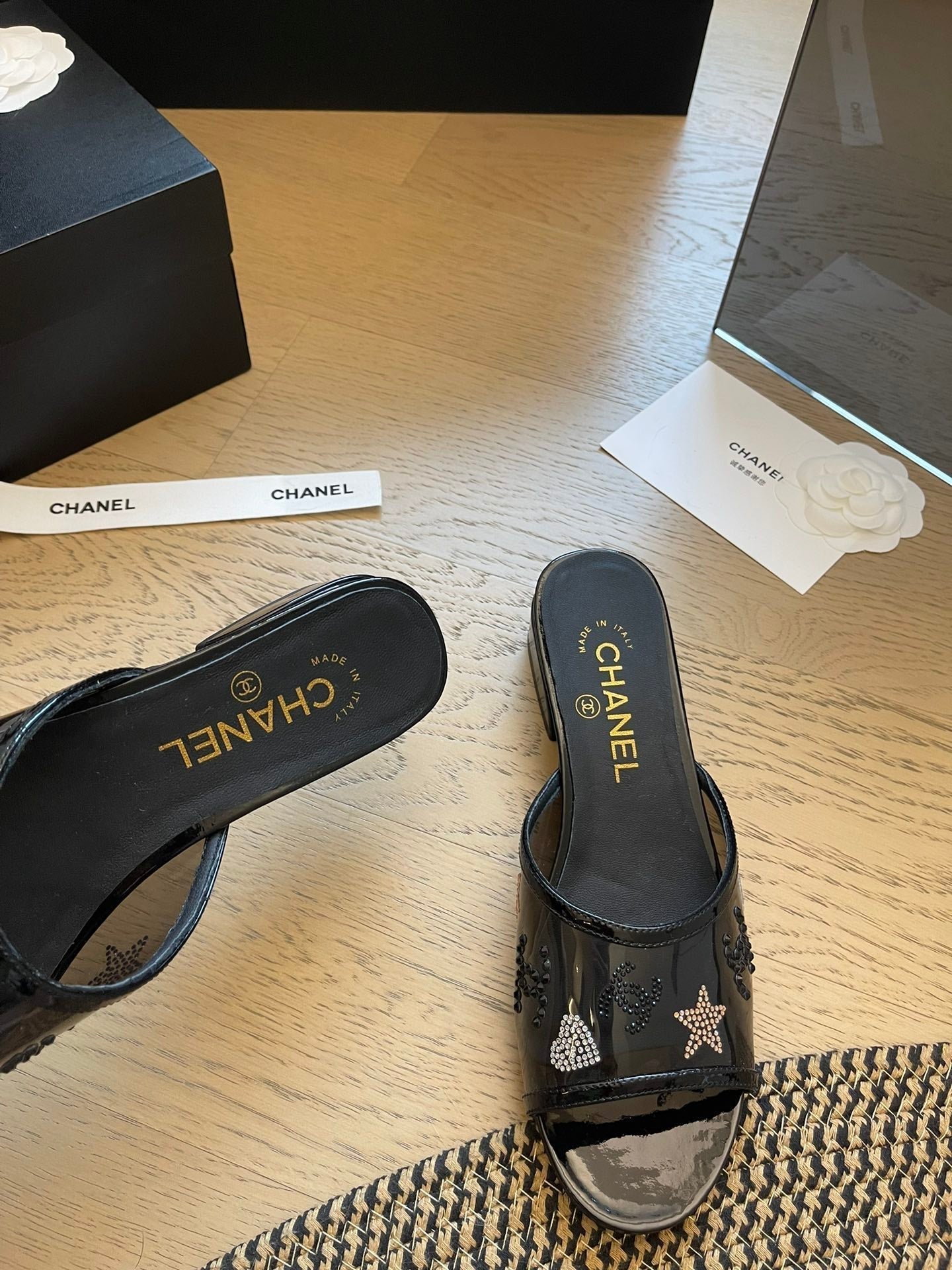 24P nouvelles pantoufles à talons épais en forme de bouche de poisson