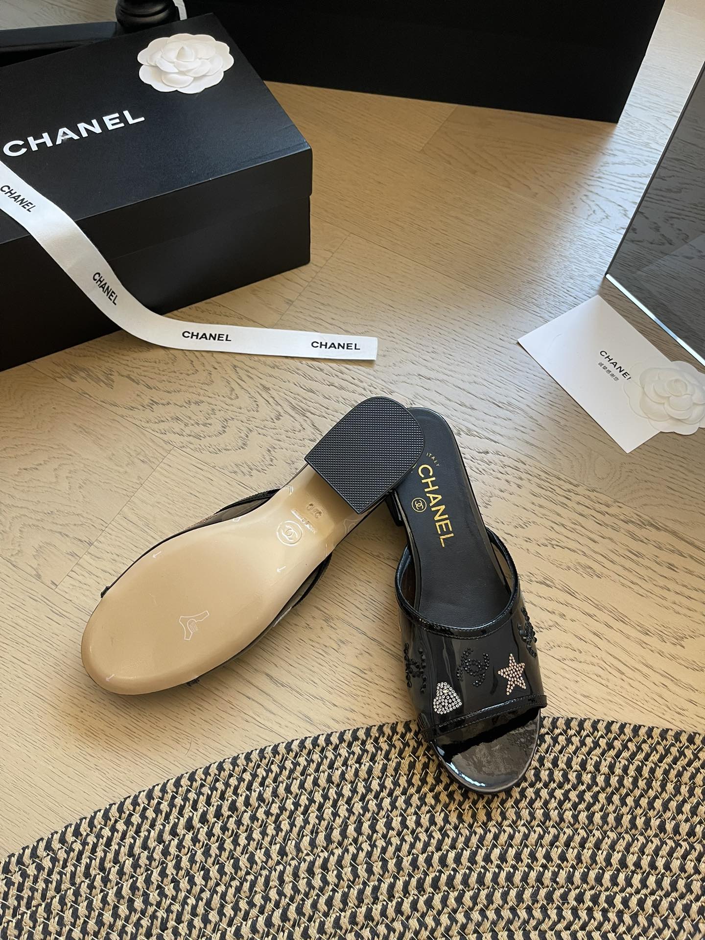 24P nouvelles pantoufles à talons épais en forme de bouche de poisson