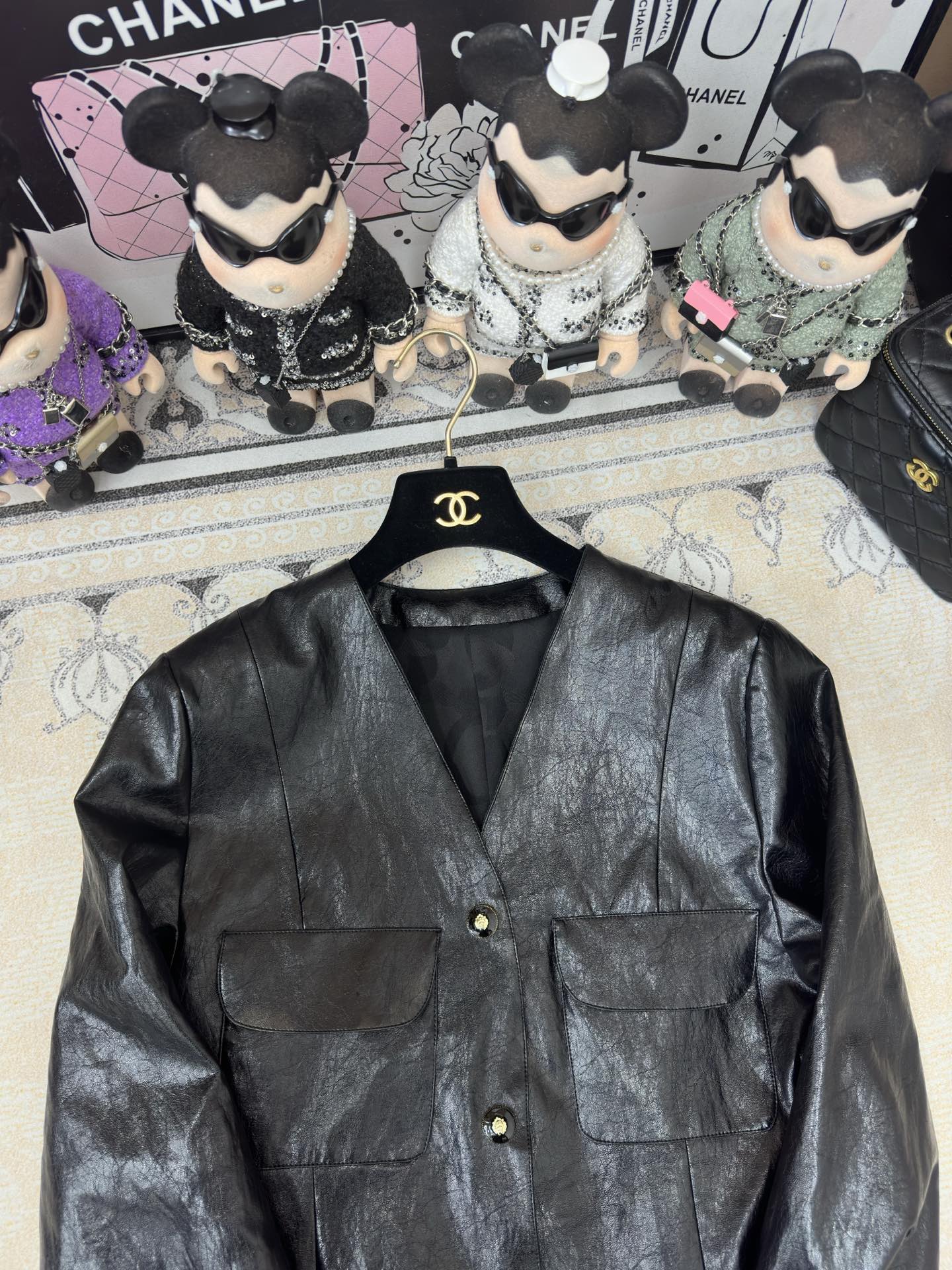 veste en cuir à col en V