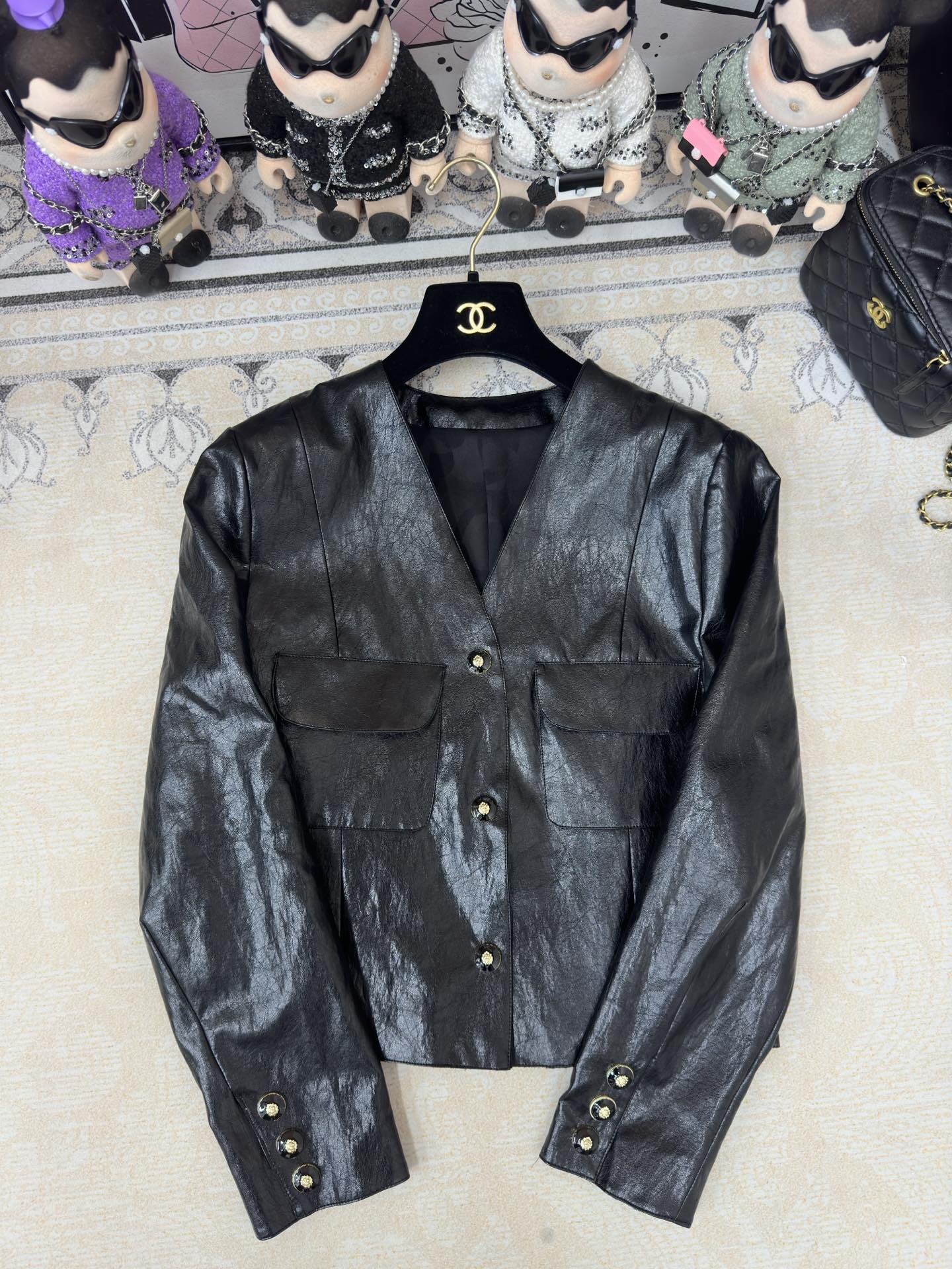 veste en cuir à col en V