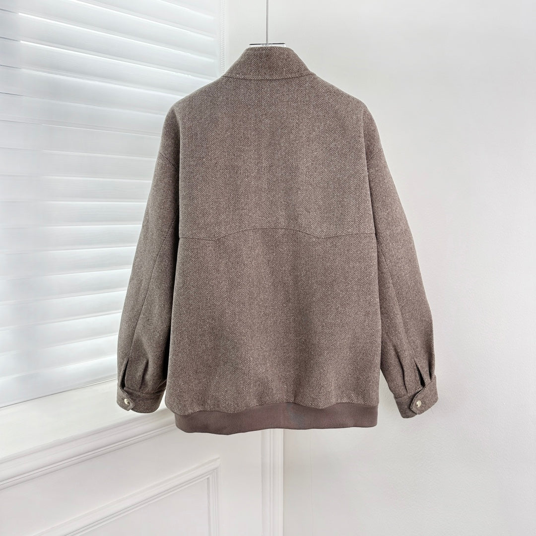 Costume marron à col montant