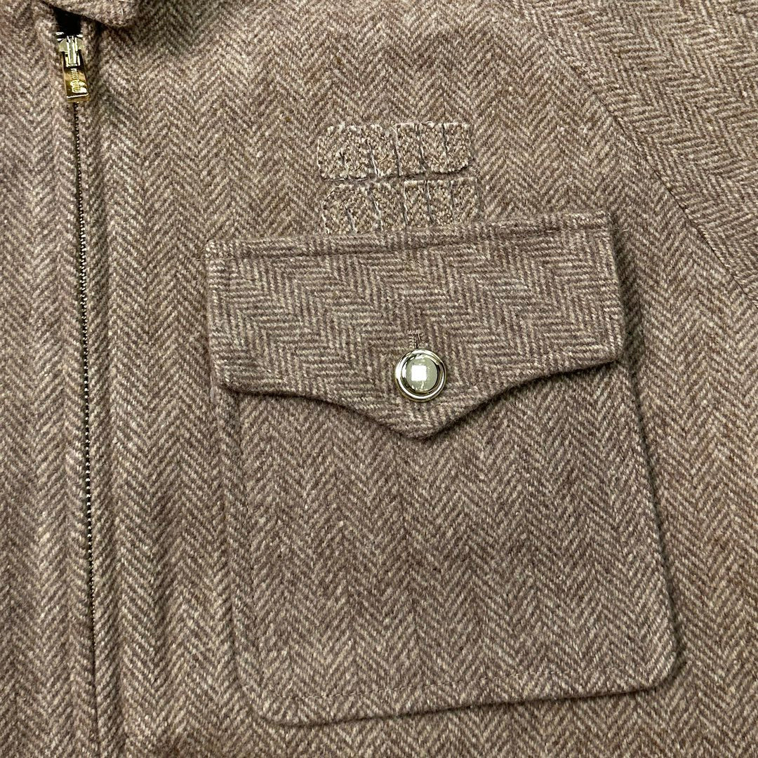 Costume marron à col montant