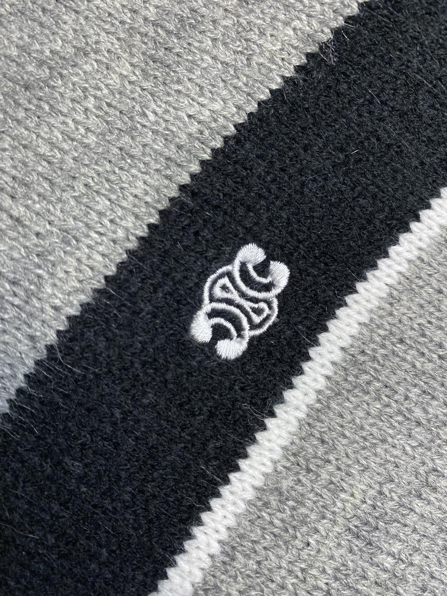 Gestreifter Wollpullover