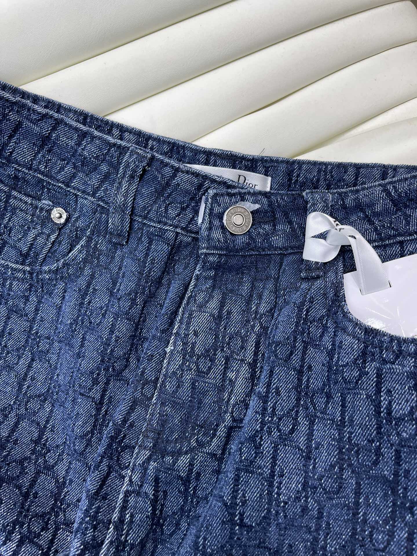 Pantalon droit en velours fin jacquard imprimé intégral