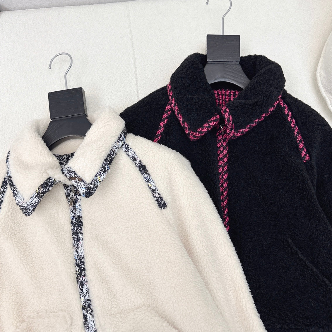 Umweltfreundlicher Teddy-Pelzmantel mit geflochtenem Saum