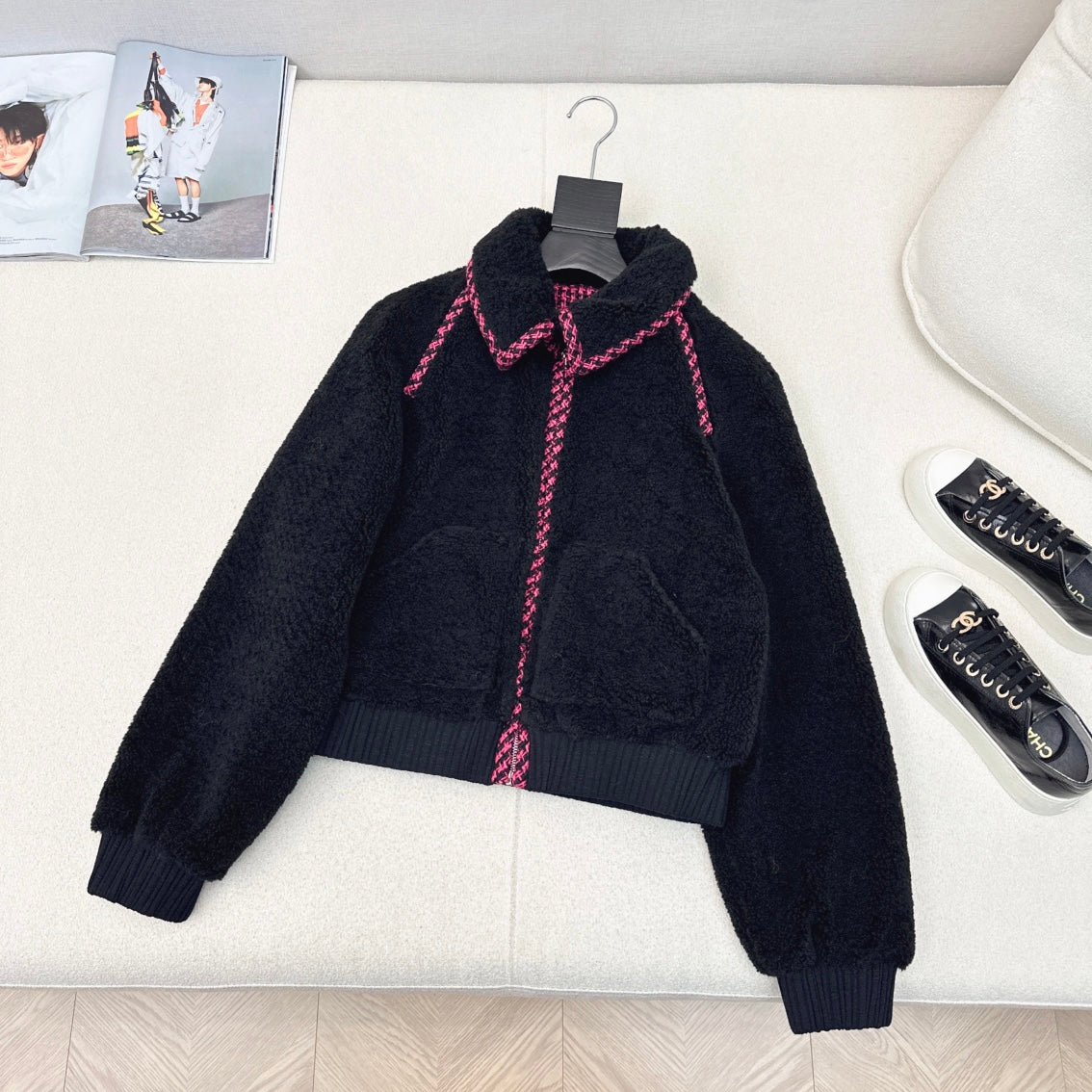 Umweltfreundlicher Teddy-Pelzmantel mit geflochtenem Saum