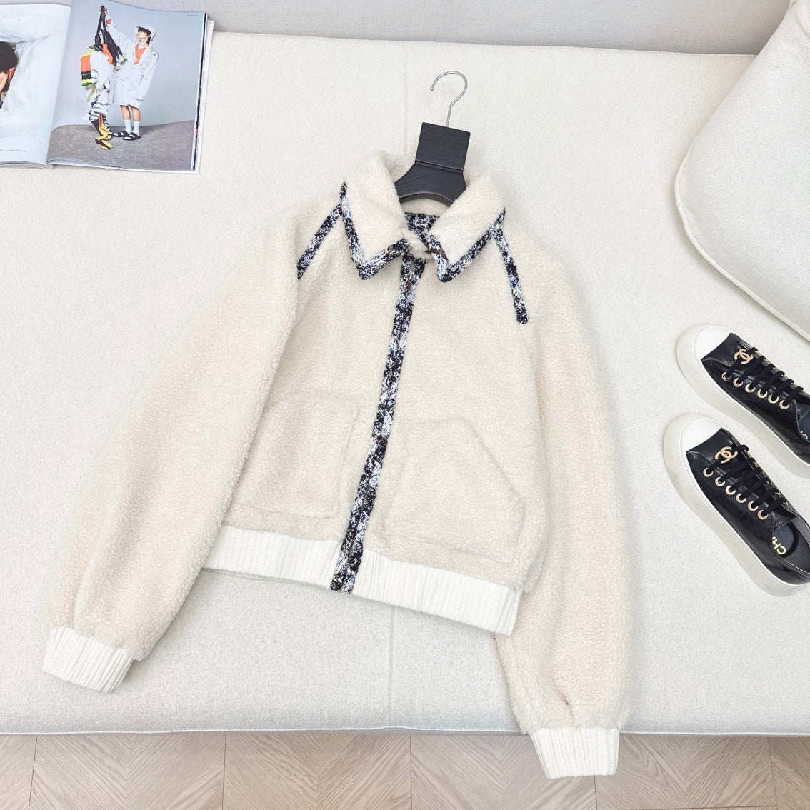 Umweltfreundlicher Teddy-Pelzmantel mit geflochtenem Saum