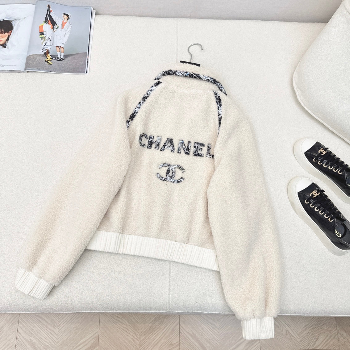 Umweltfreundlicher Teddy-Pelzmantel mit geflochtenem Saum