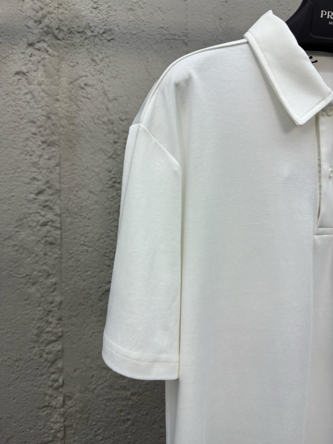 Polo à poche zippée