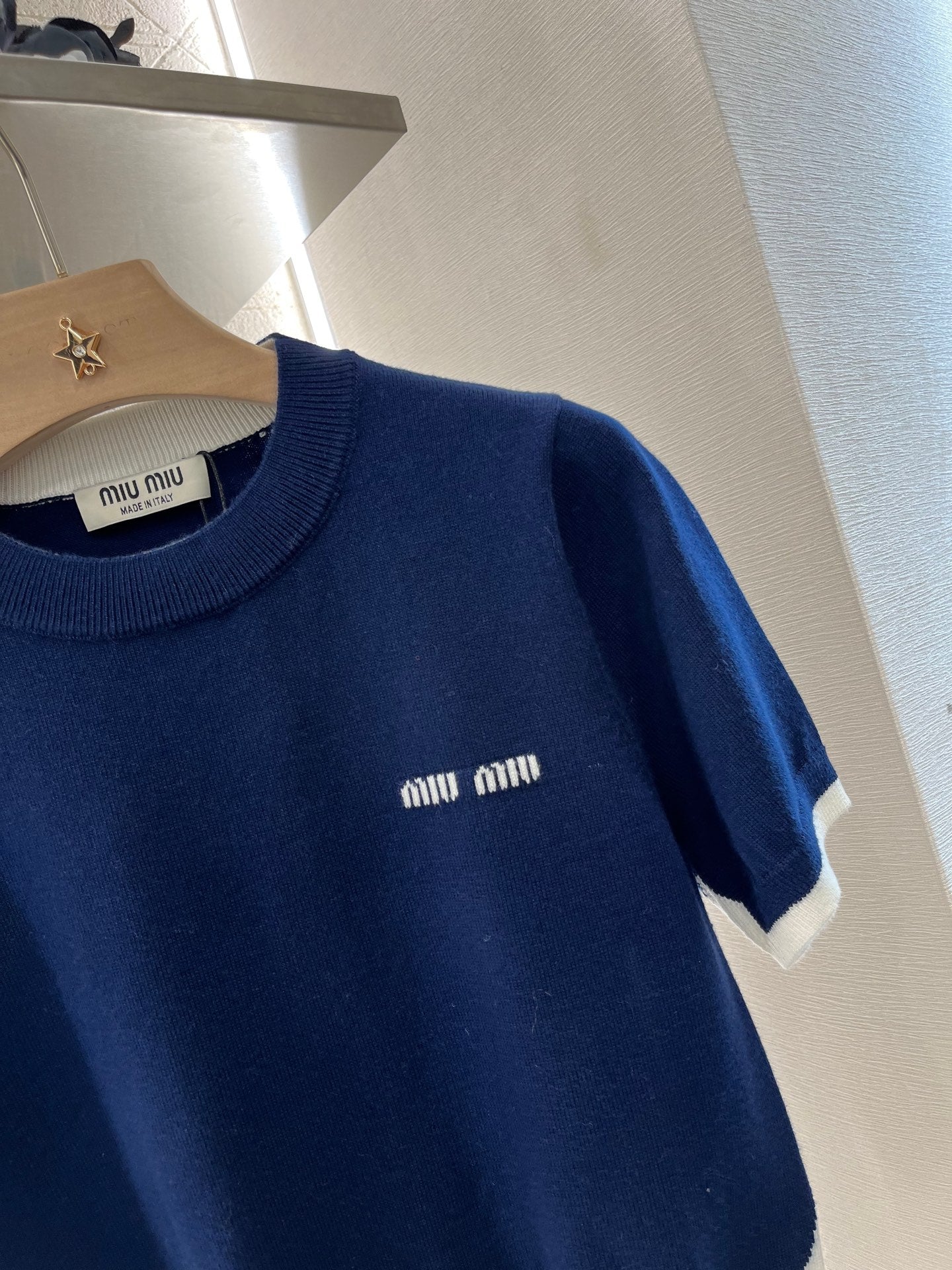 Strickoberteil mit Rundhalsausschnitt und kurzen Ärmeln