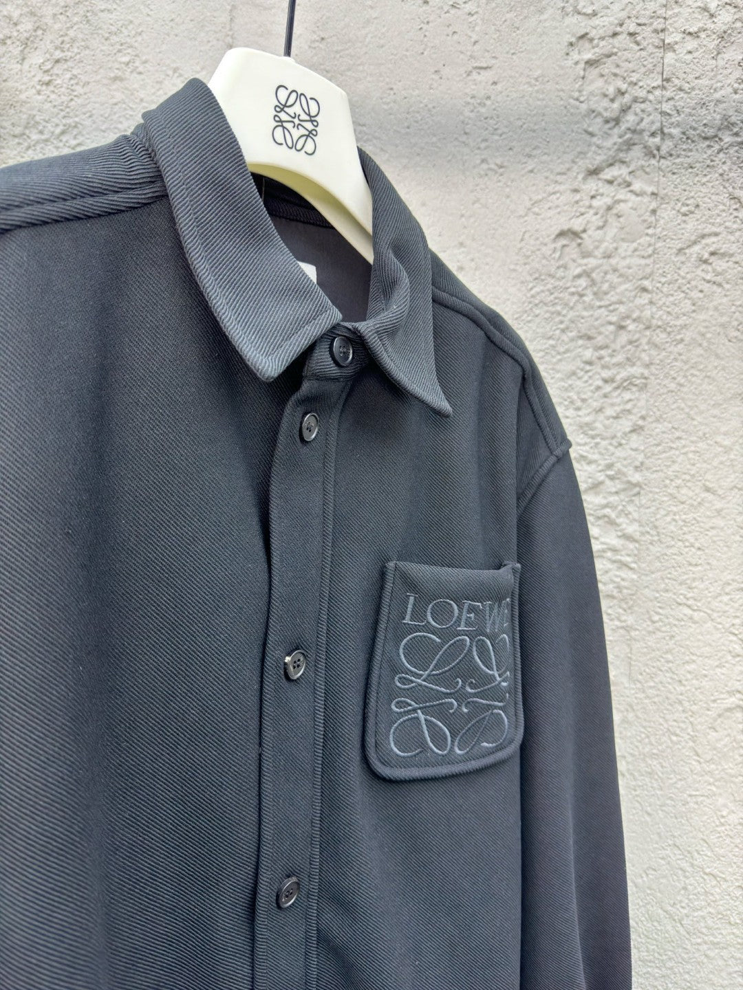 Veste chemise à boutons brodés