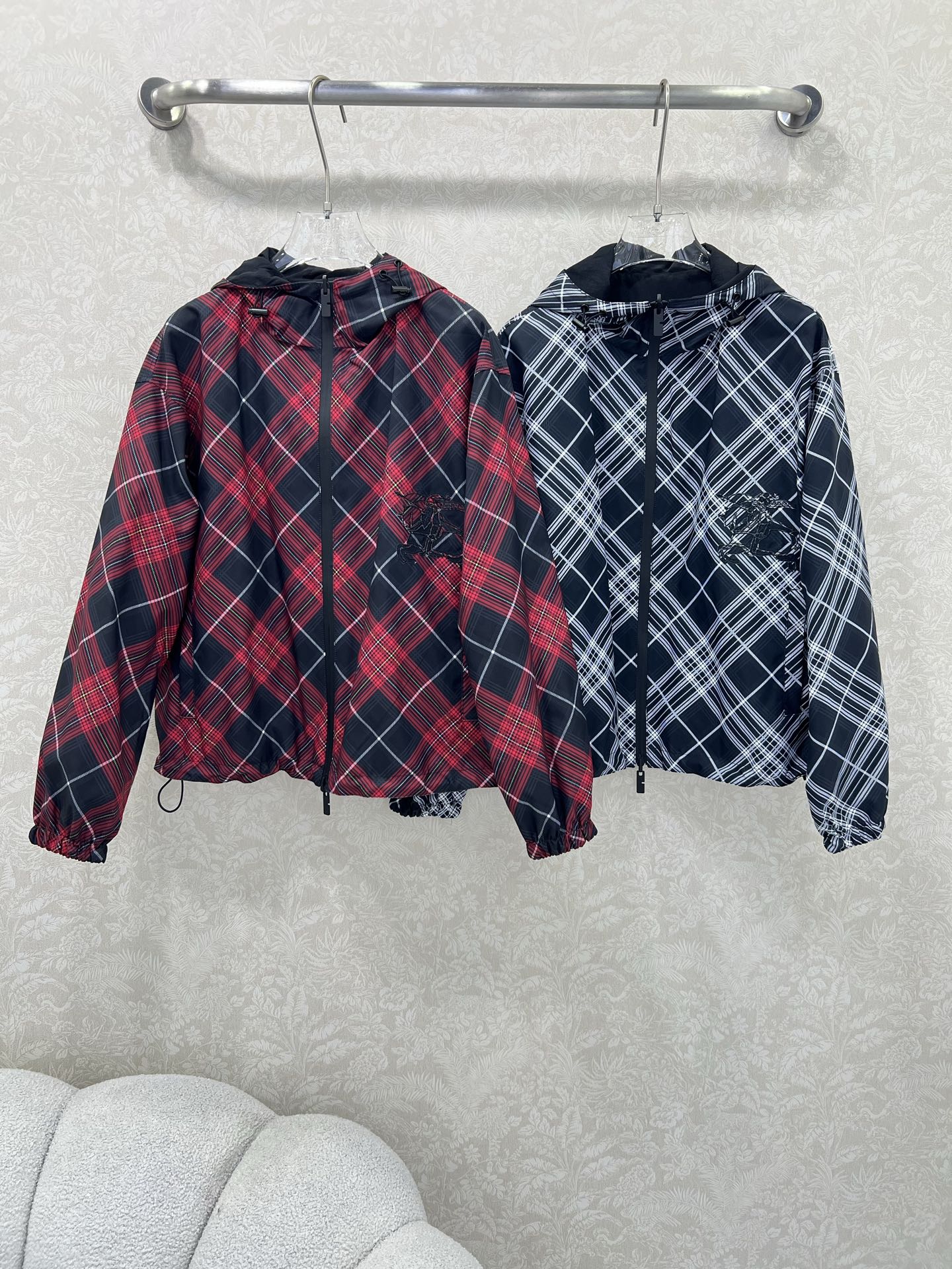 Veste réversible en laine jacquard à capuche et fermeture éclair