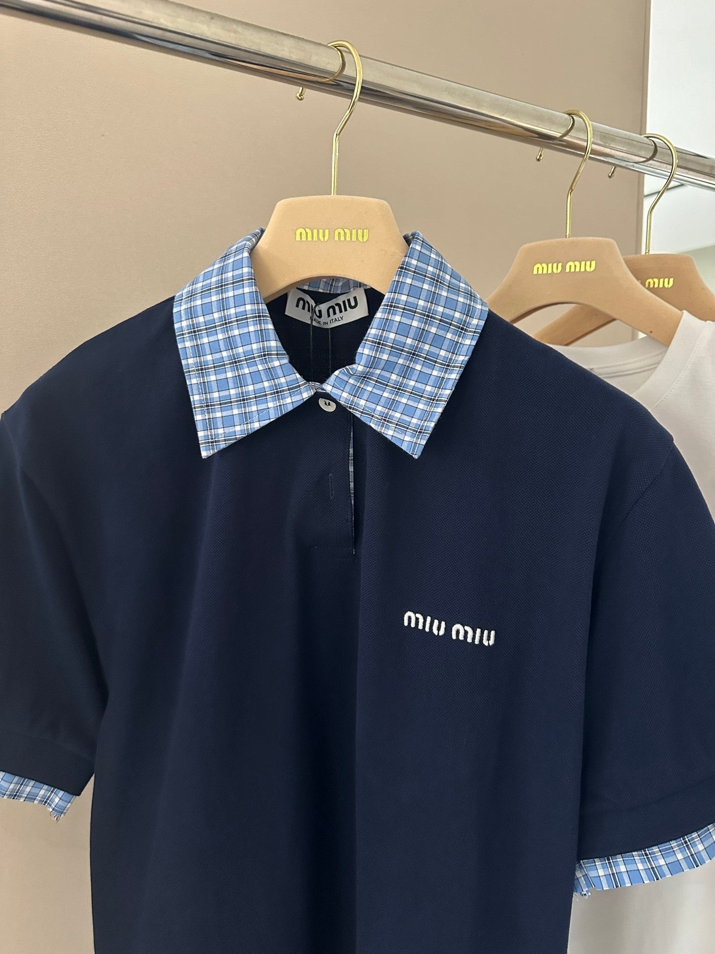 Zweiteiliges Poloshirt mit kariertem Kontrast-Imitat | Preppy Retro-Stil