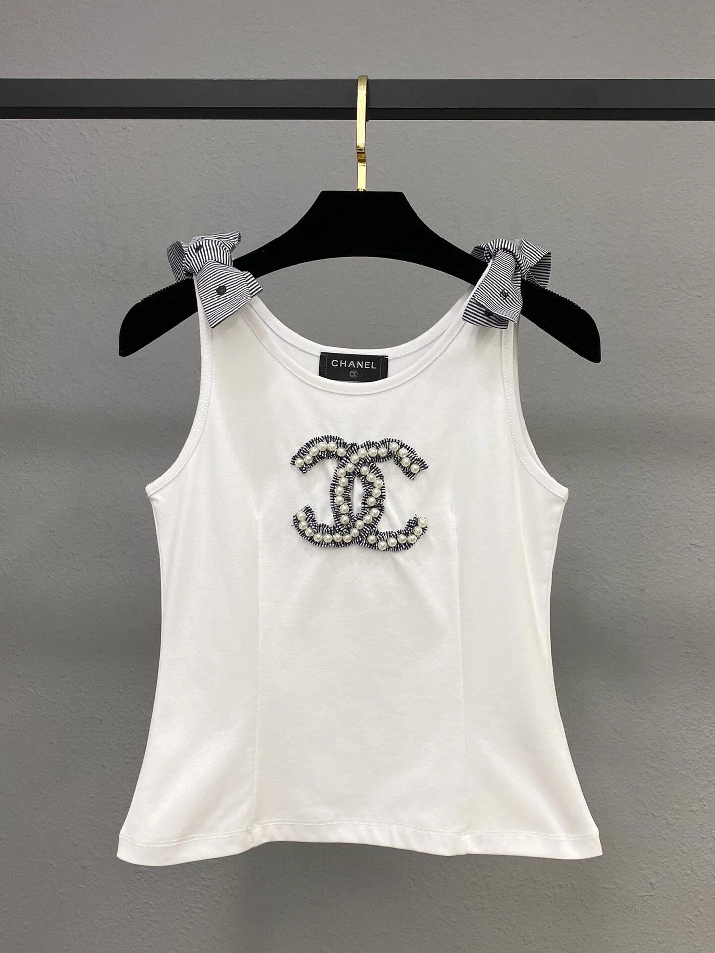 Gilet brodé de perles