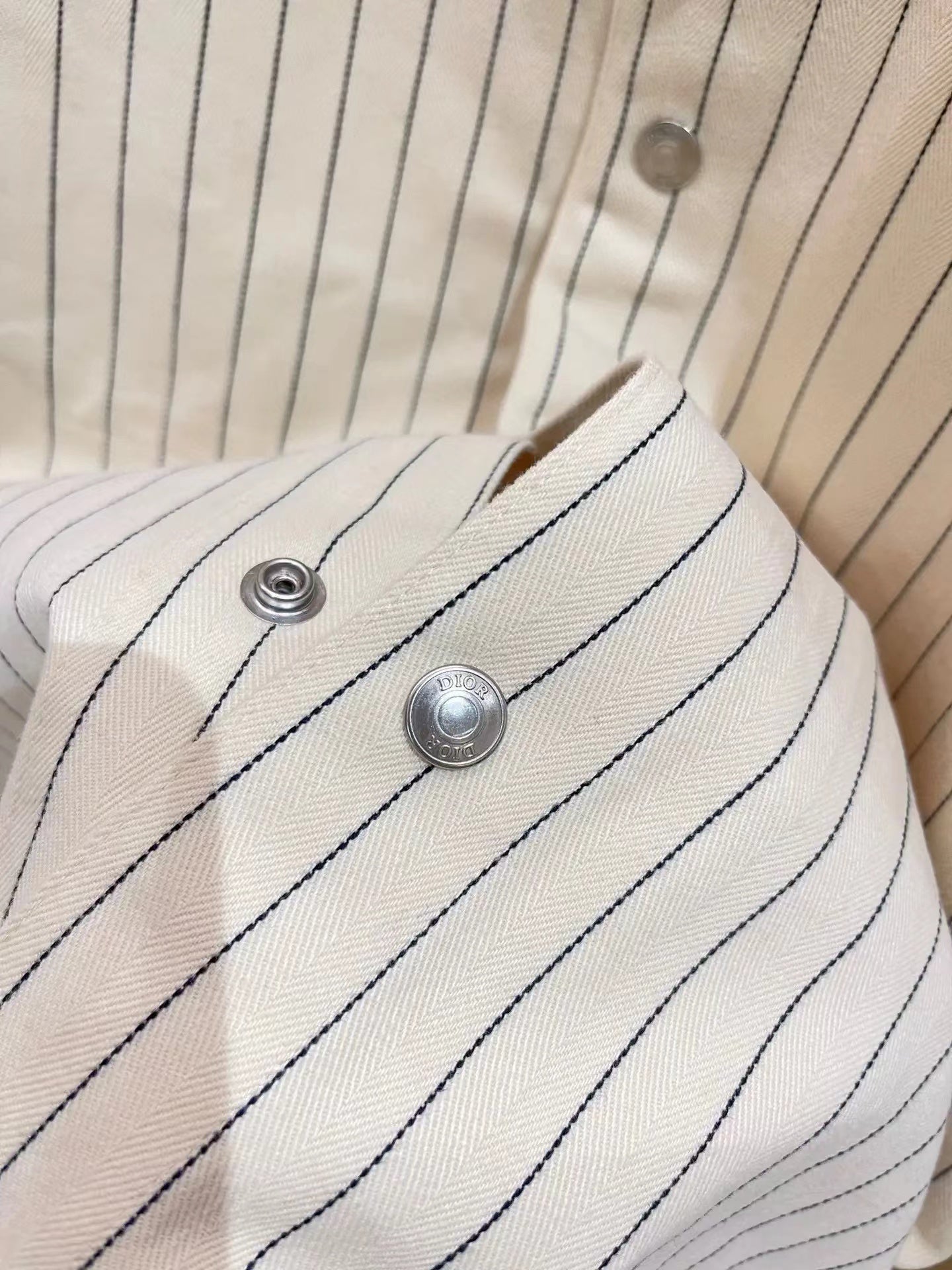 Neues gestreiftes Hemd