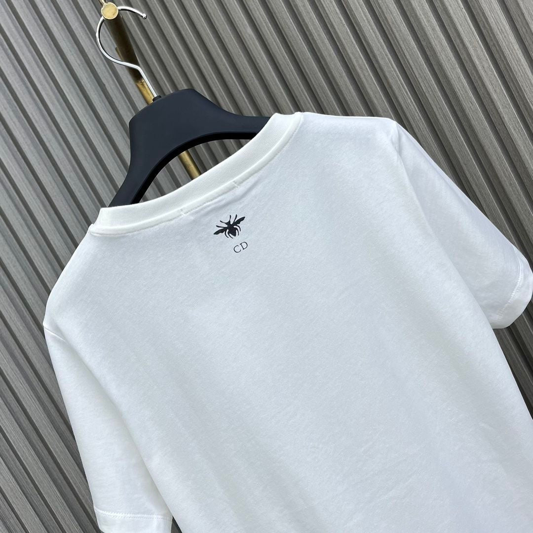 Manches courtes brodées de papillons