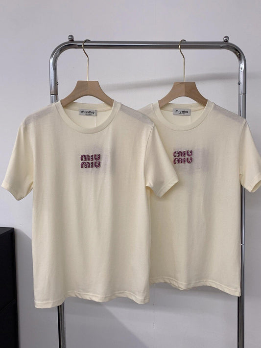 Kurze Ärmel mit Schmetterlingsstickerei