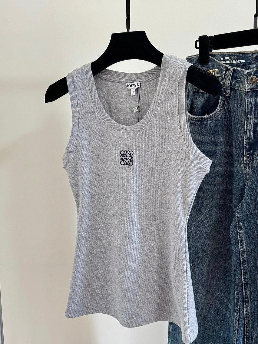 Gestricktes Camisole mit Stickerei auf der Brust