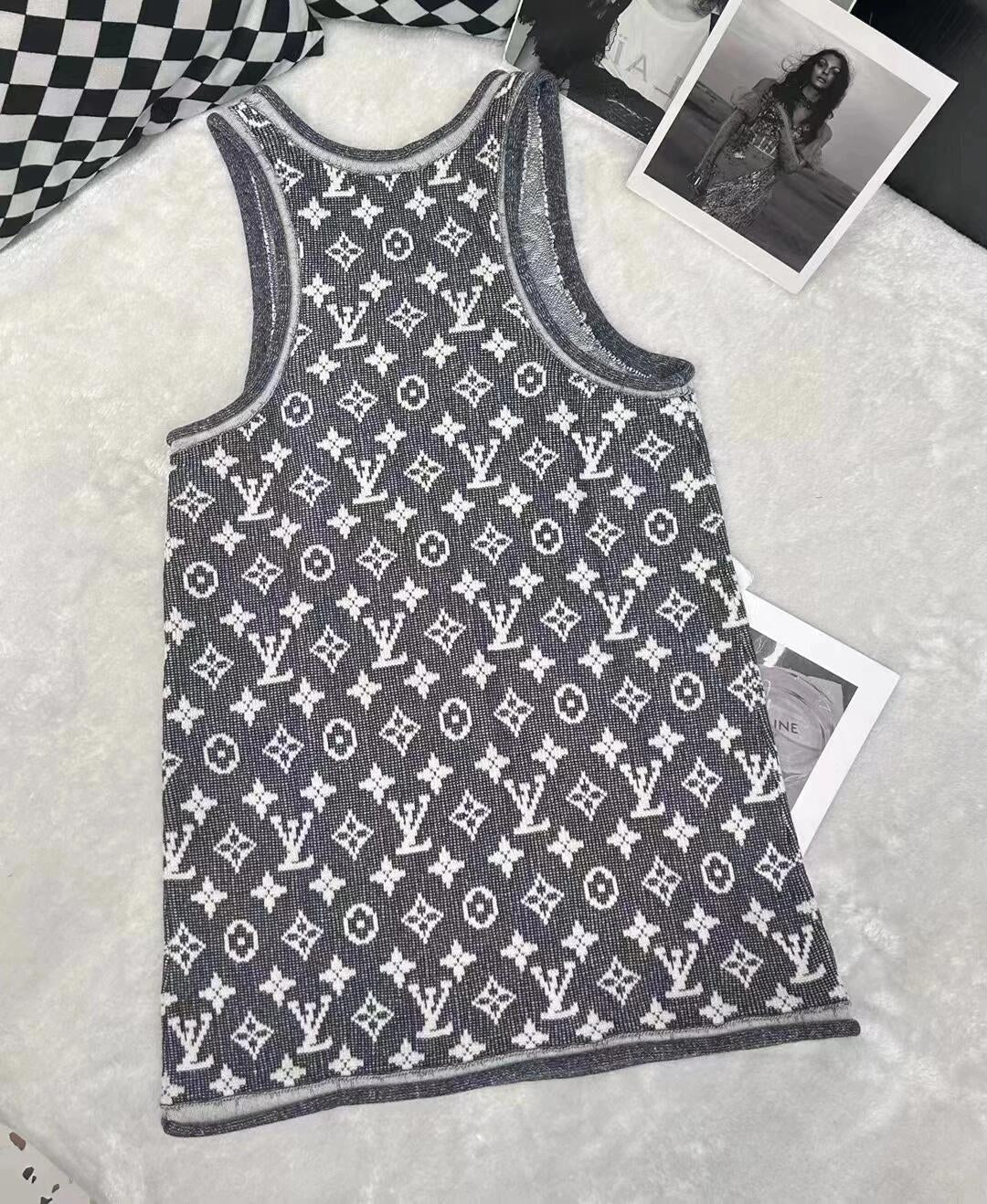 Pulloverweste mit Buchstaben