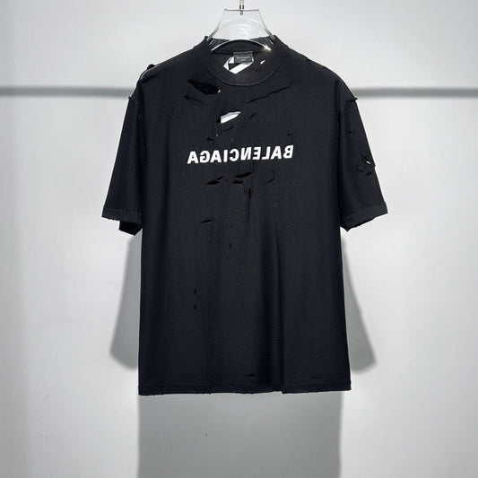 Le nouveau couteau à la mode de l'été coupe des trous dans le t-shirt court à col rond en coton,