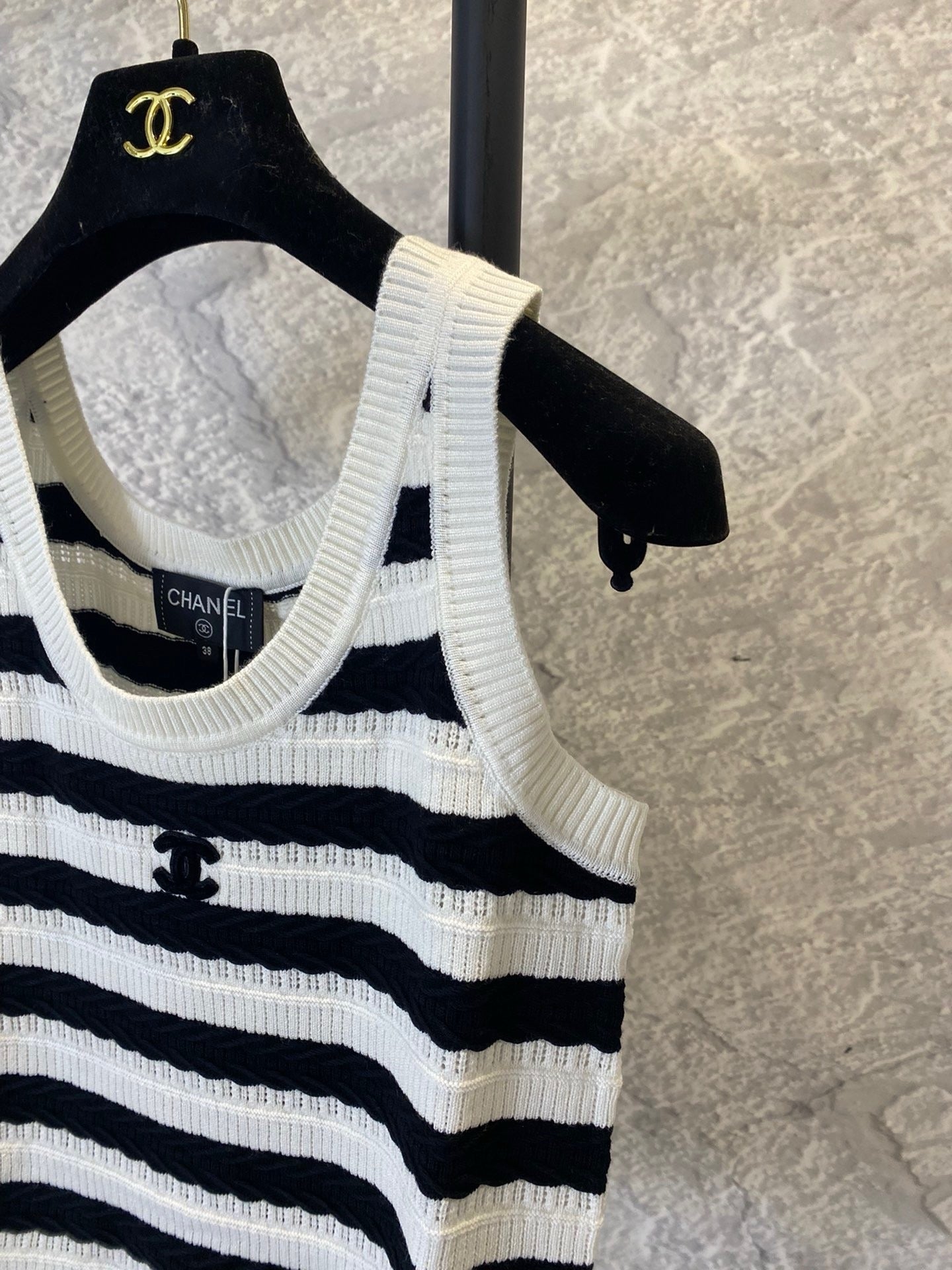 Gilet simple à la mode pour l'été