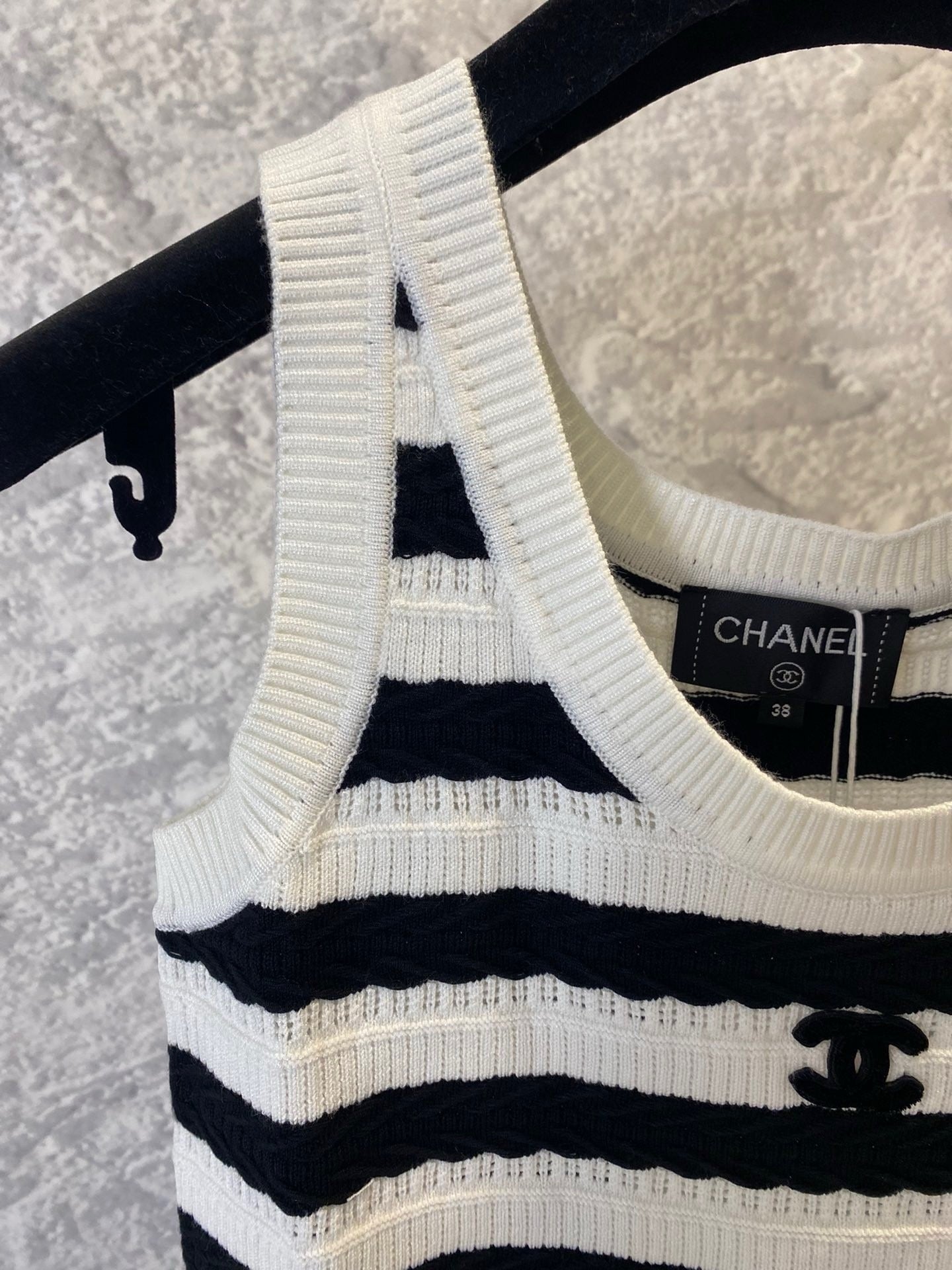 Gilet simple à la mode pour l'été