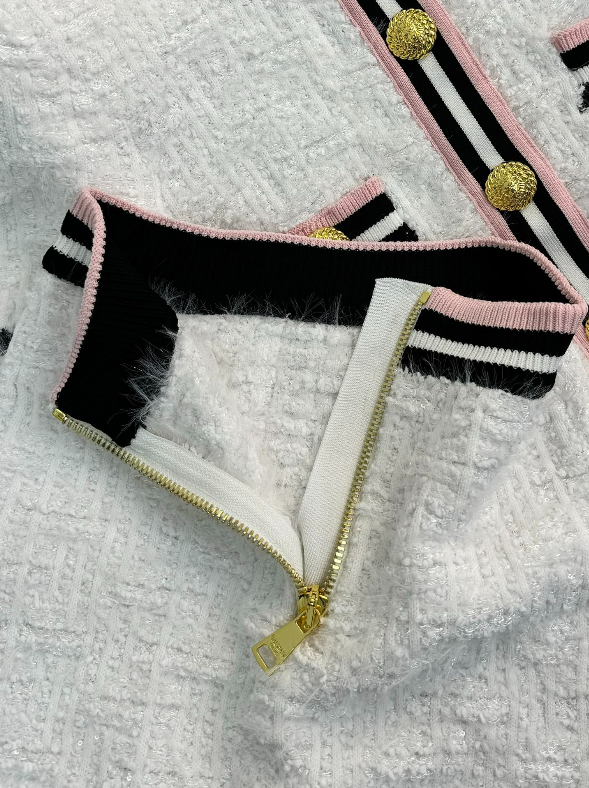 Rosafarbene, kurze Ärmel mit Streifenbesatz