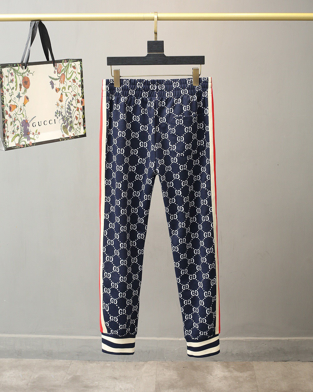 Combinaison de sport à col montant et logo intégral