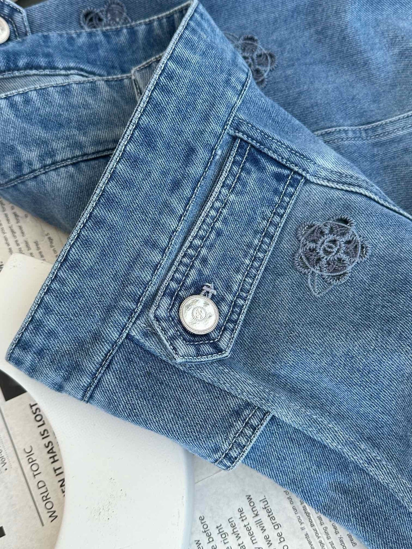 Veste en jean avec logo brodé Camélia