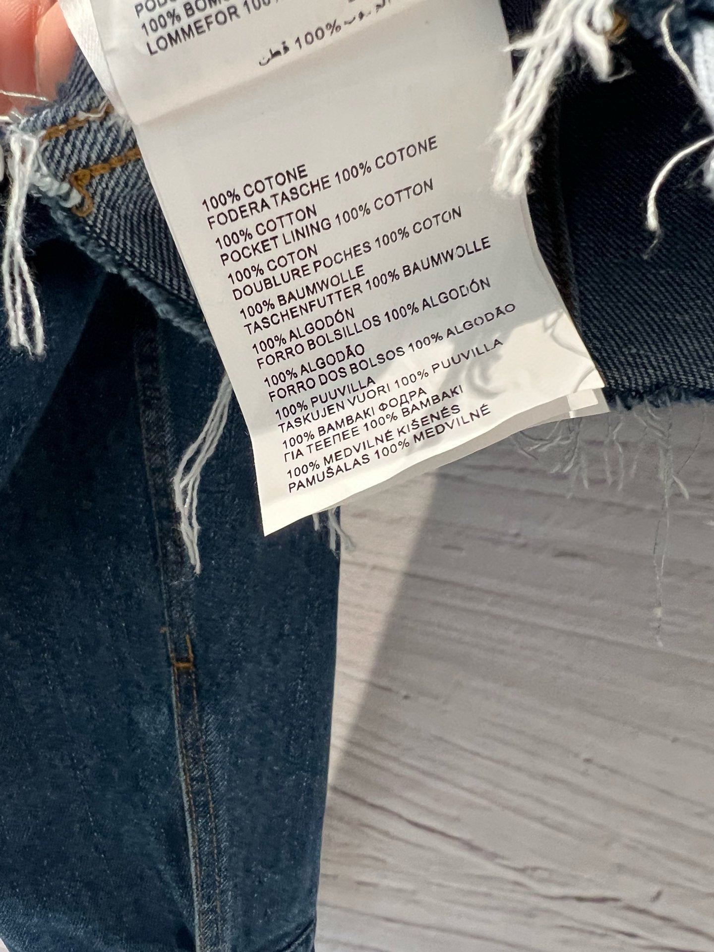 Jeansjacke mit ungesäumten Kanten