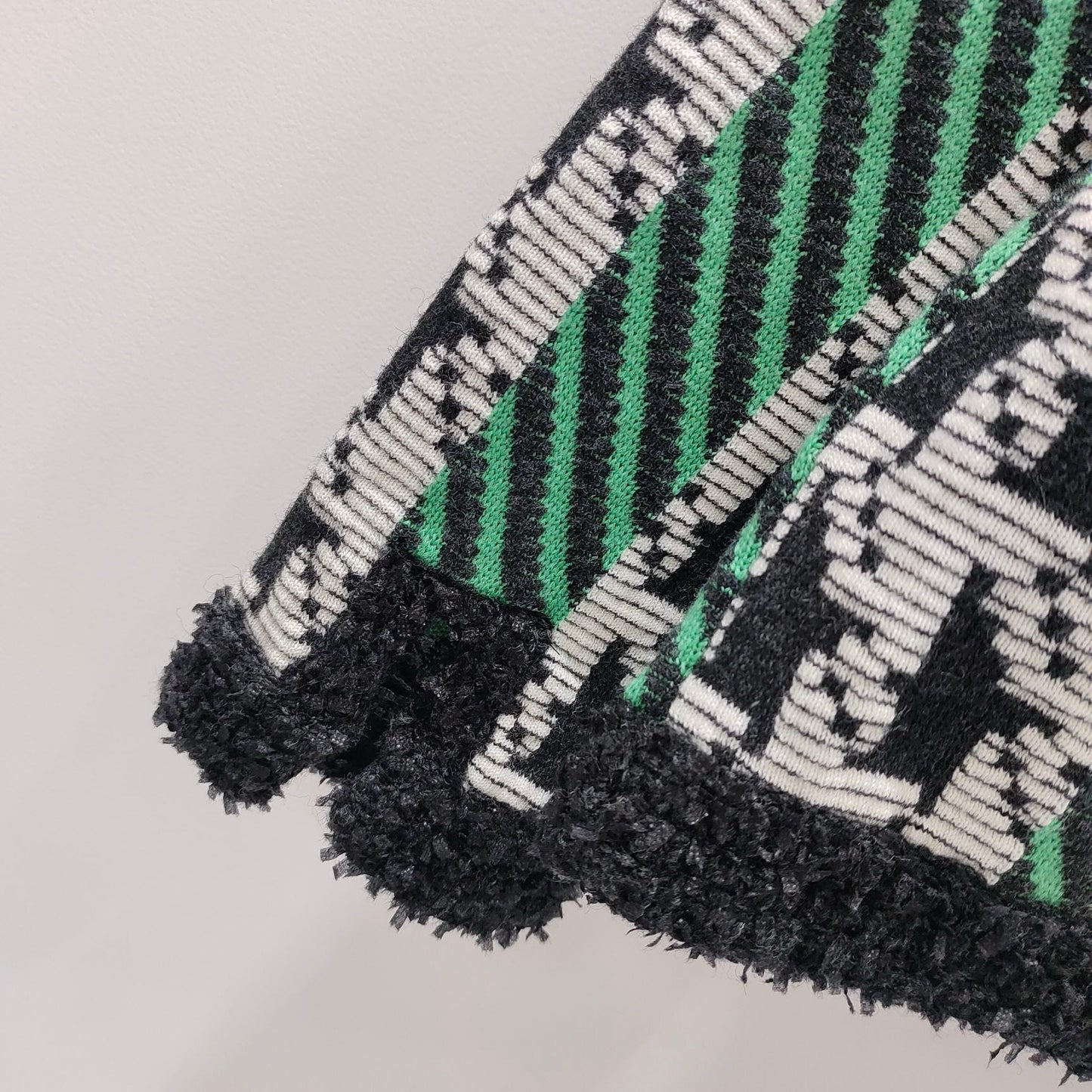 Jacke mit kontrastierendem Hahnentrittmuster