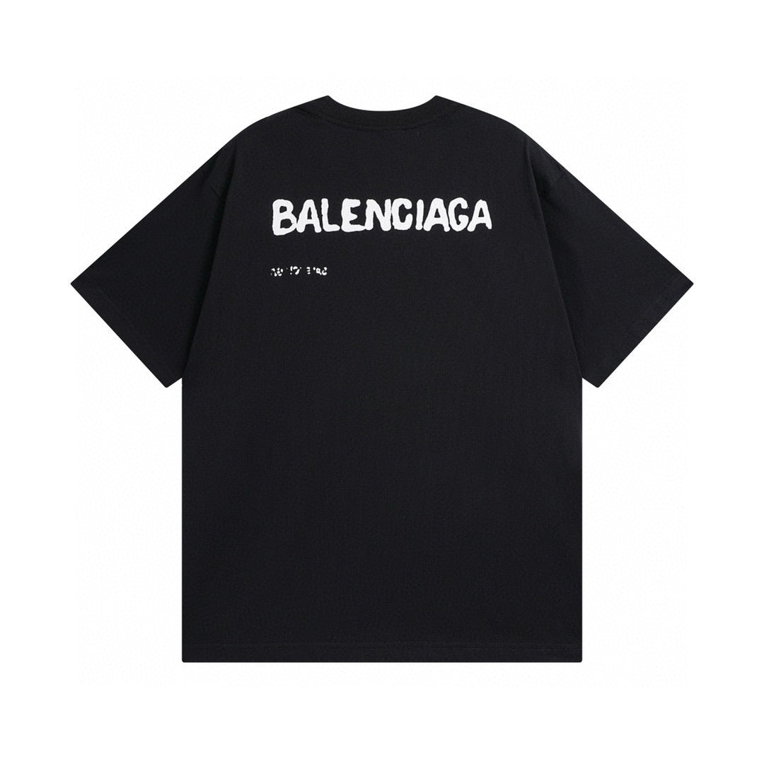 Kurze Ärmel mit verschwommenem Buchstabendruck