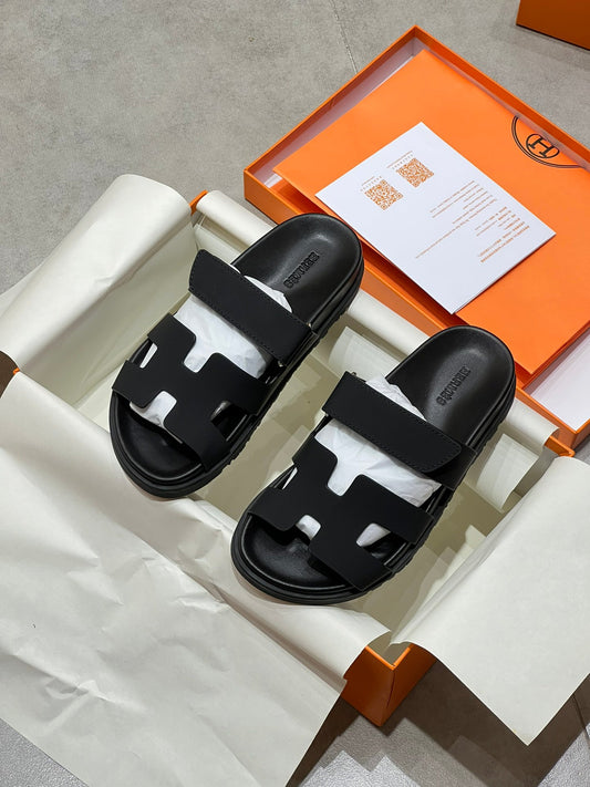 Les chaussures du deuxième oncle du couple extrêmement populaire