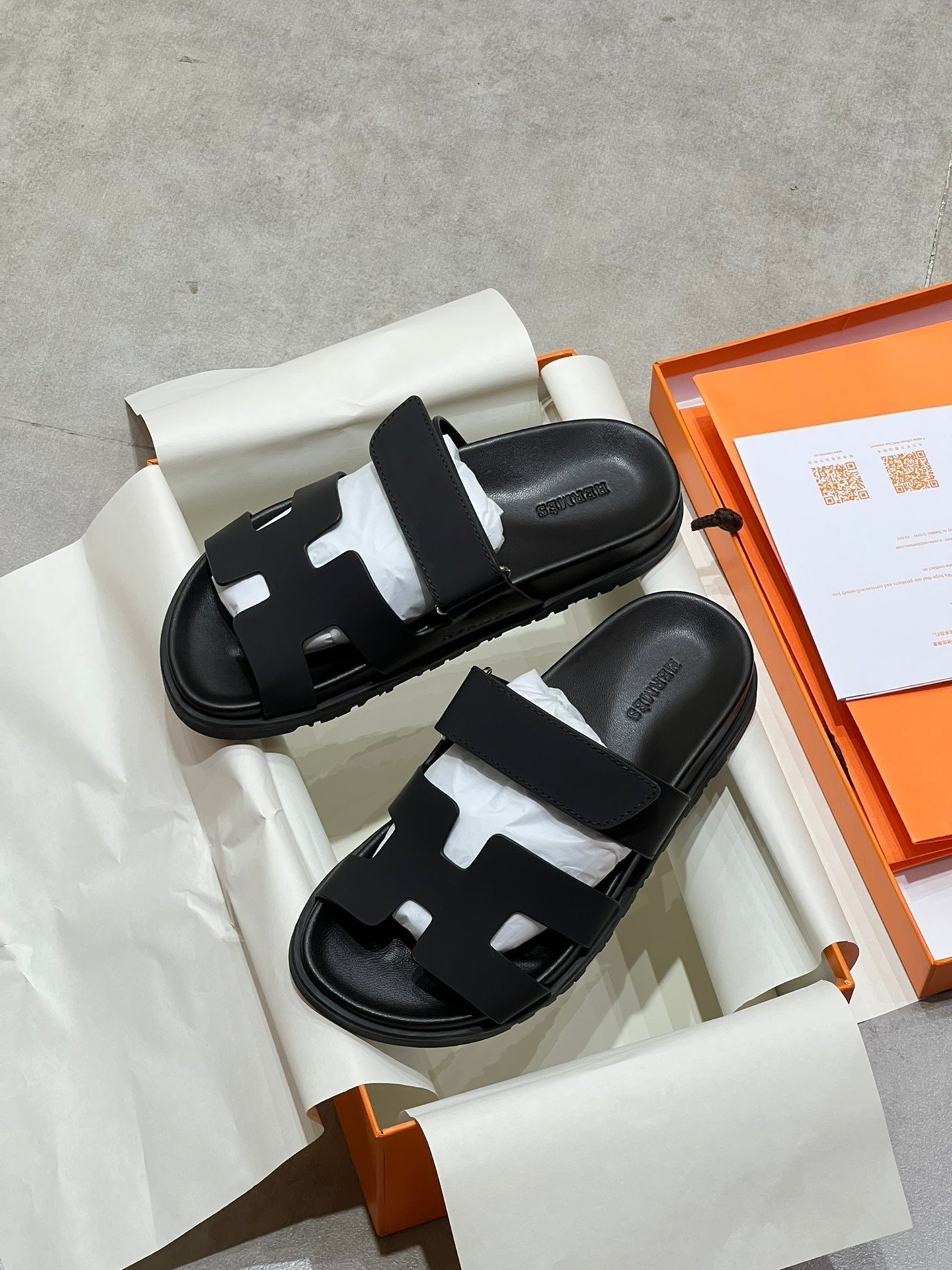 Les chaussures du deuxième oncle du couple extrêmement populaire