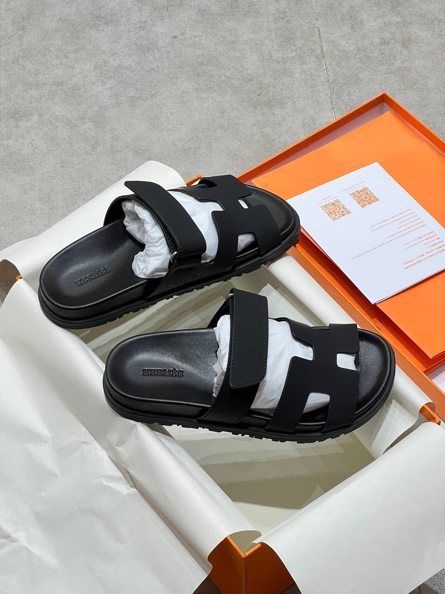 Les chaussures du deuxième oncle du couple extrêmement populaire