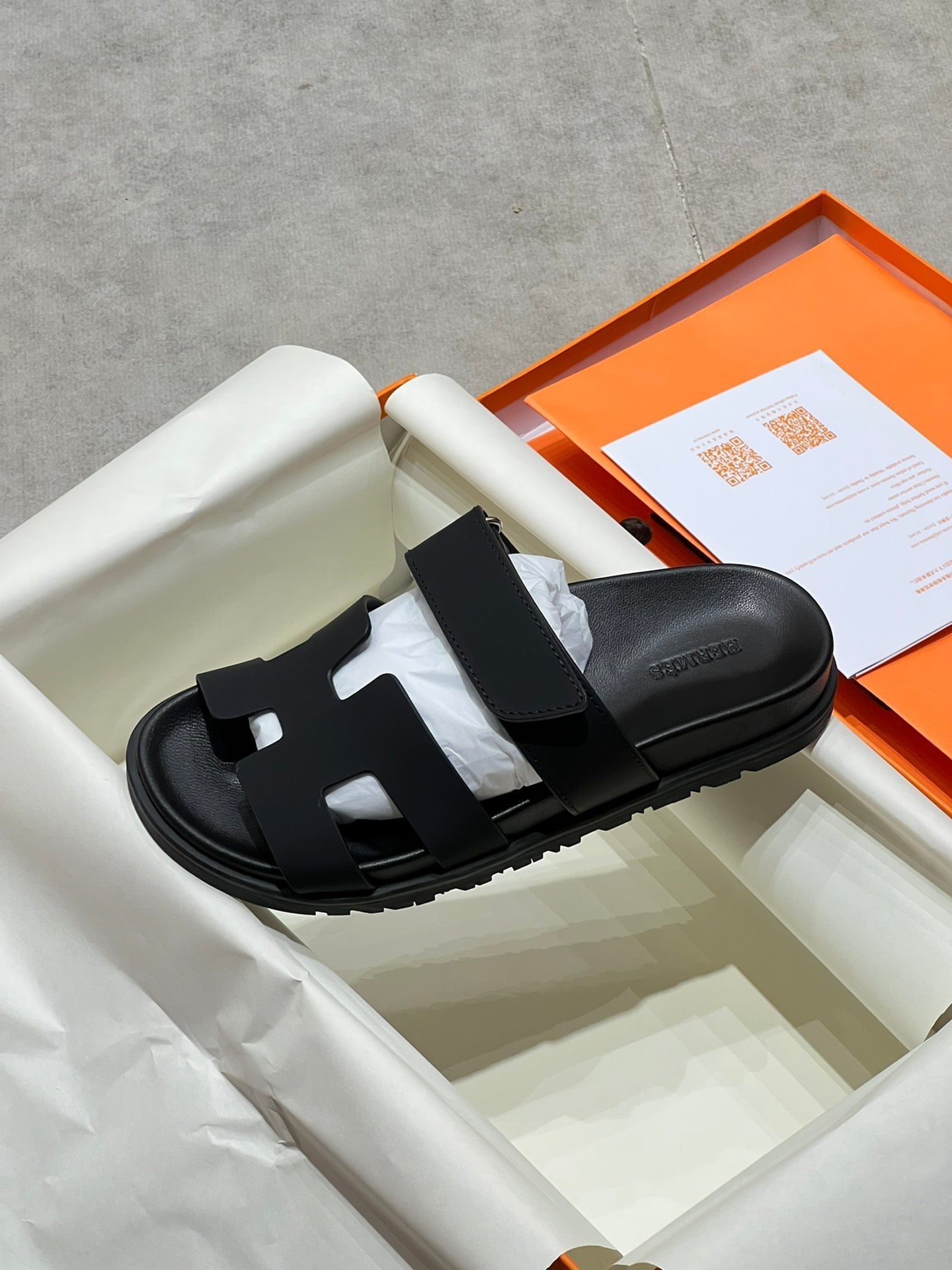 Les chaussures du deuxième oncle du couple extrêmement populaire