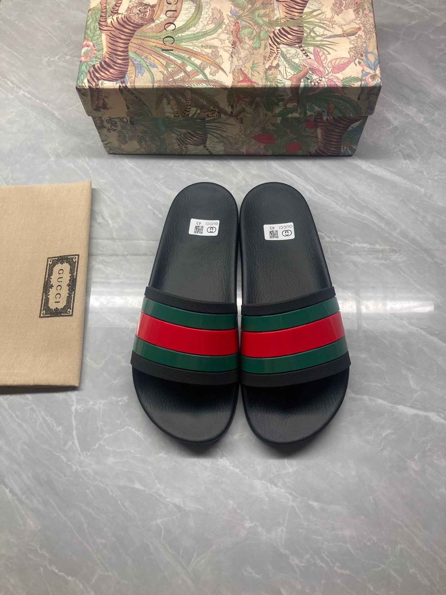 Chaussons à enfiler en sangle