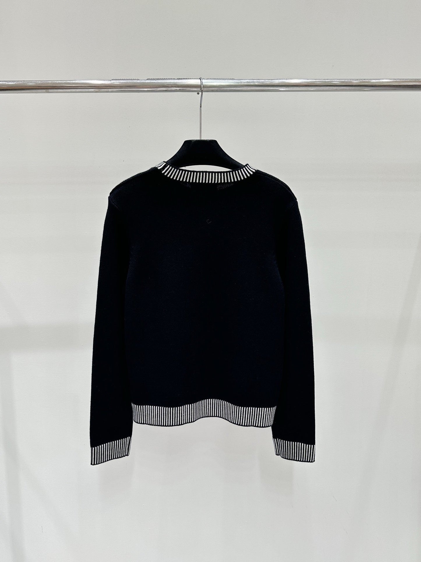 Pull en tricot à rayures verticales, col rond, manches longues