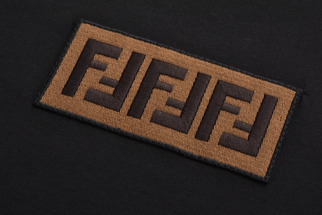 T-shirt avec patch en daim