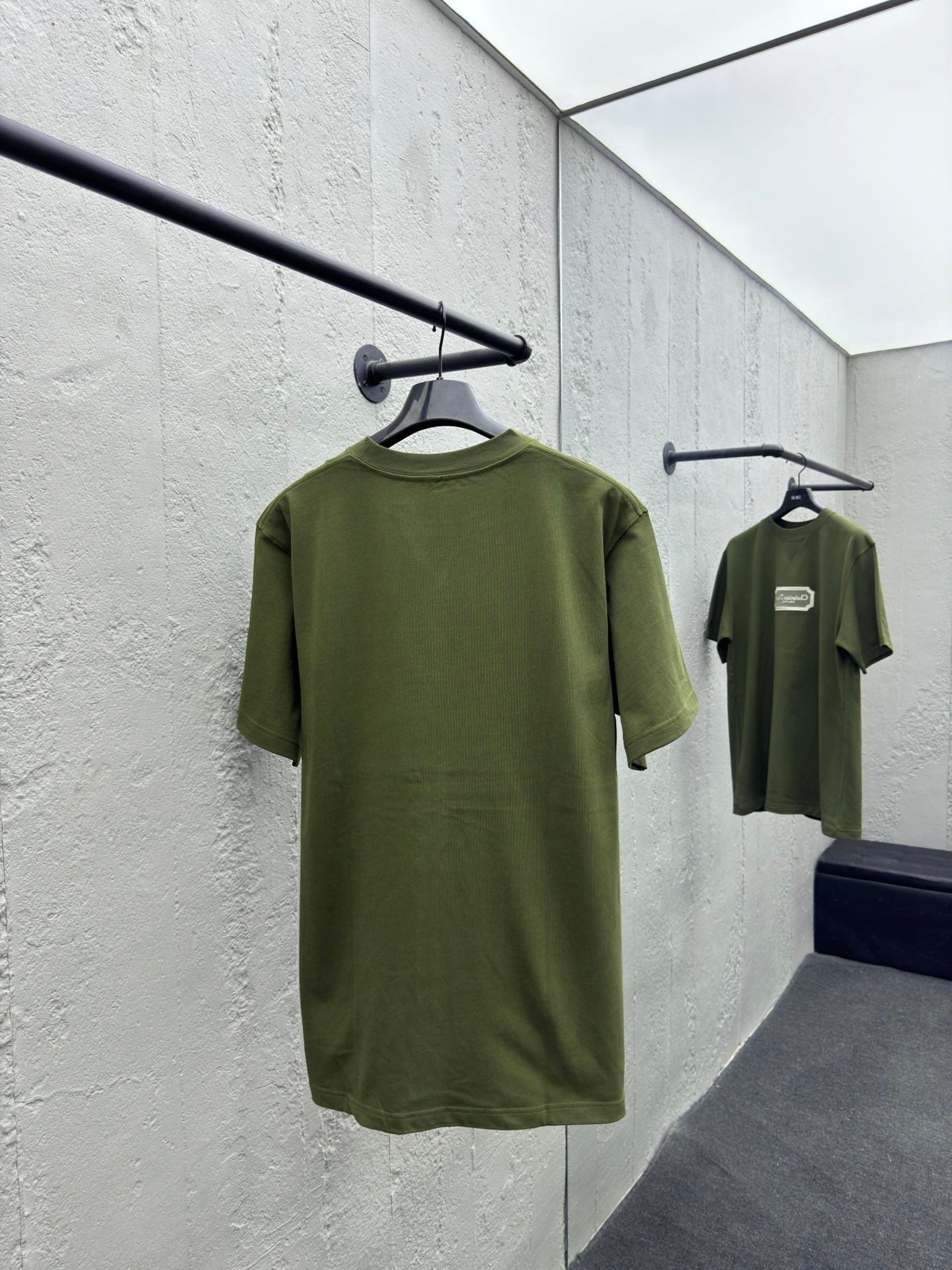 Manches courtes avec logo brodé hydrosoluble